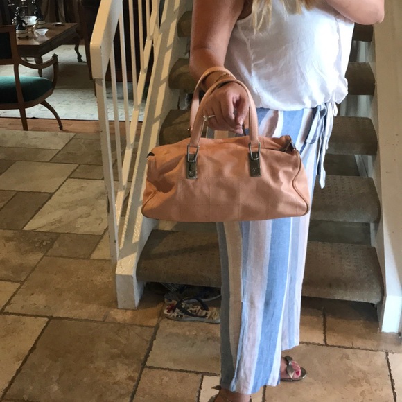 100% authentic Chanel salmon color handbag - Picture 2 of 8